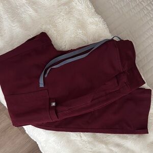 Figs high waisted Yola scrub pants, burgundy